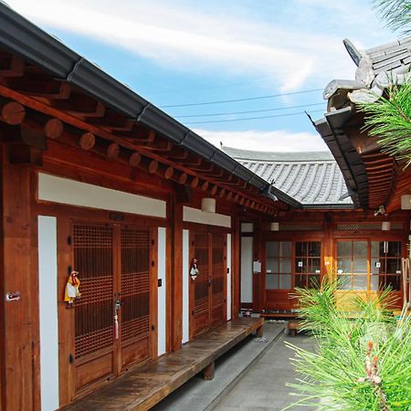 Jeonju Hanok Village Deoksugung Ngoại thất bức ảnh
