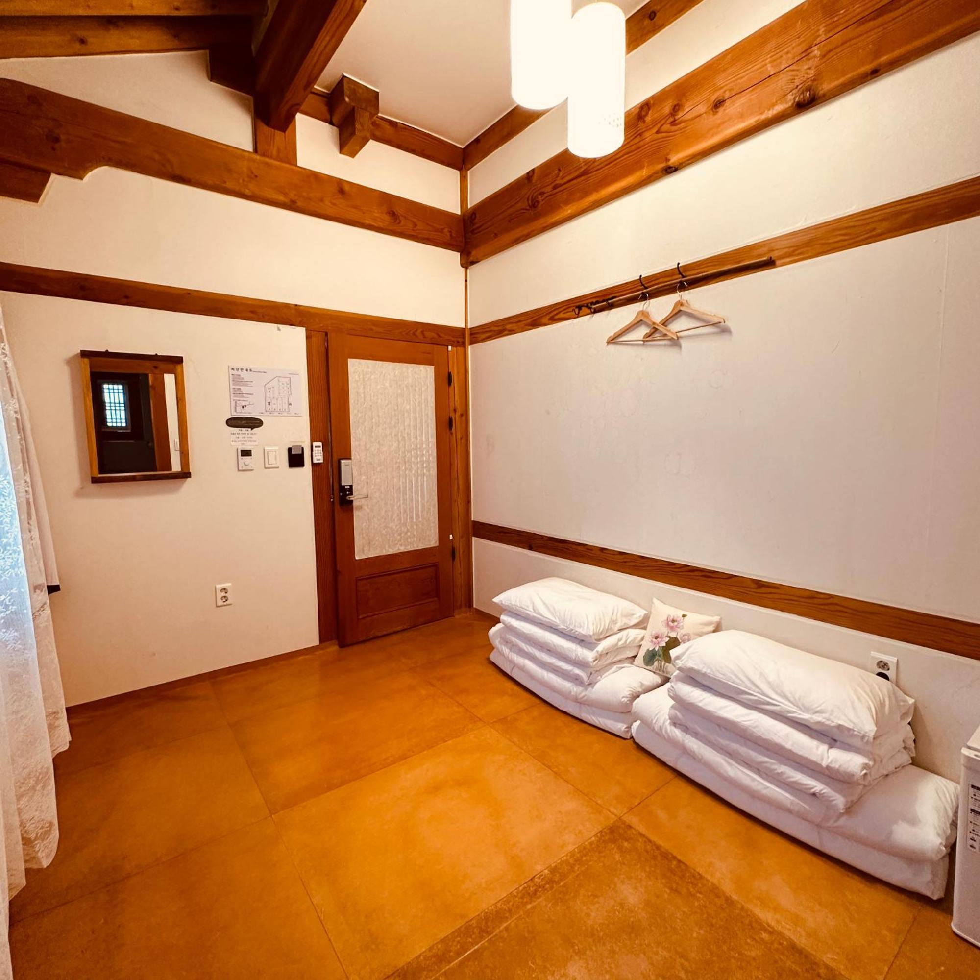 Jeonju Hanok Village Deoksugung Ngoại thất bức ảnh