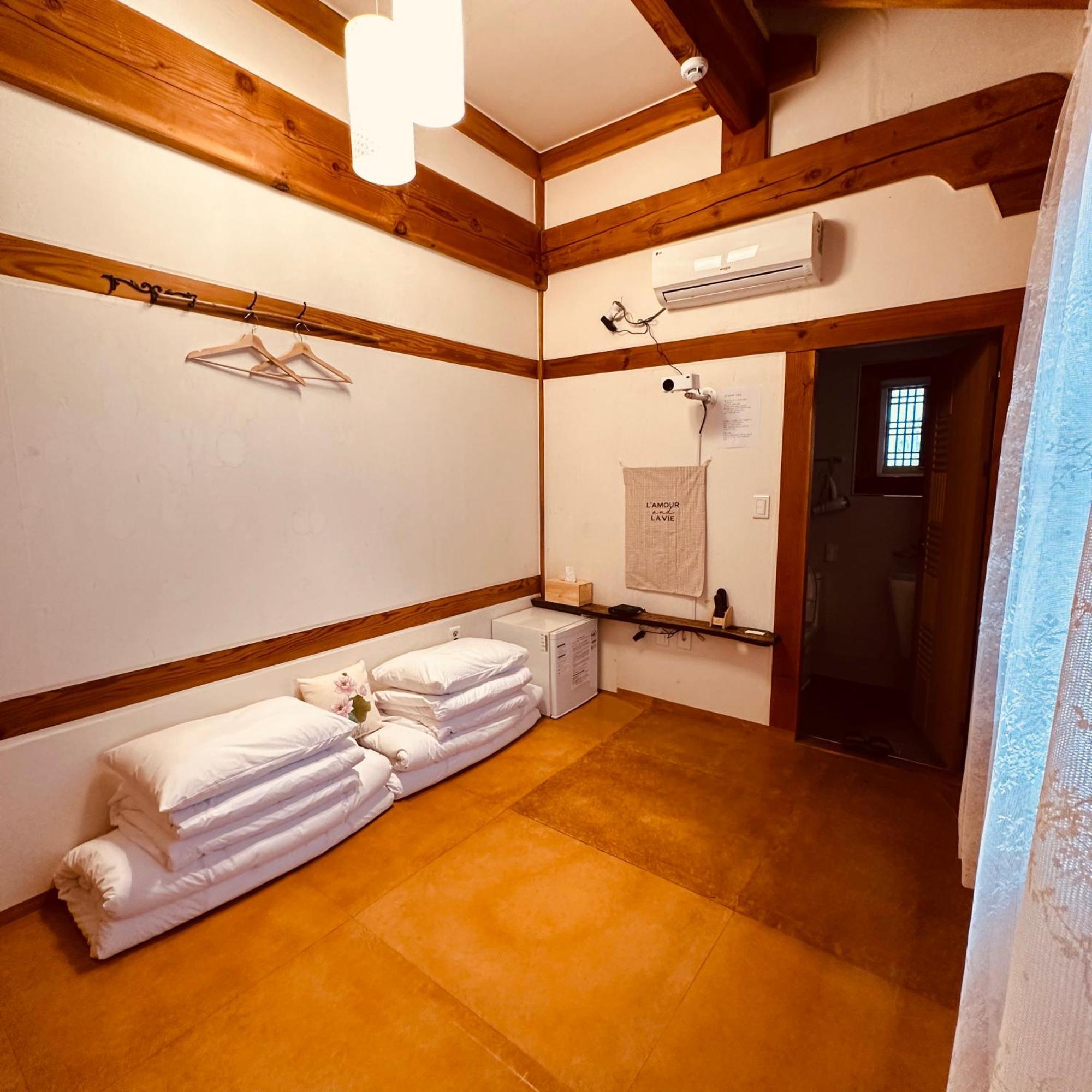 Jeonju Hanok Village Deoksugung Ngoại thất bức ảnh
