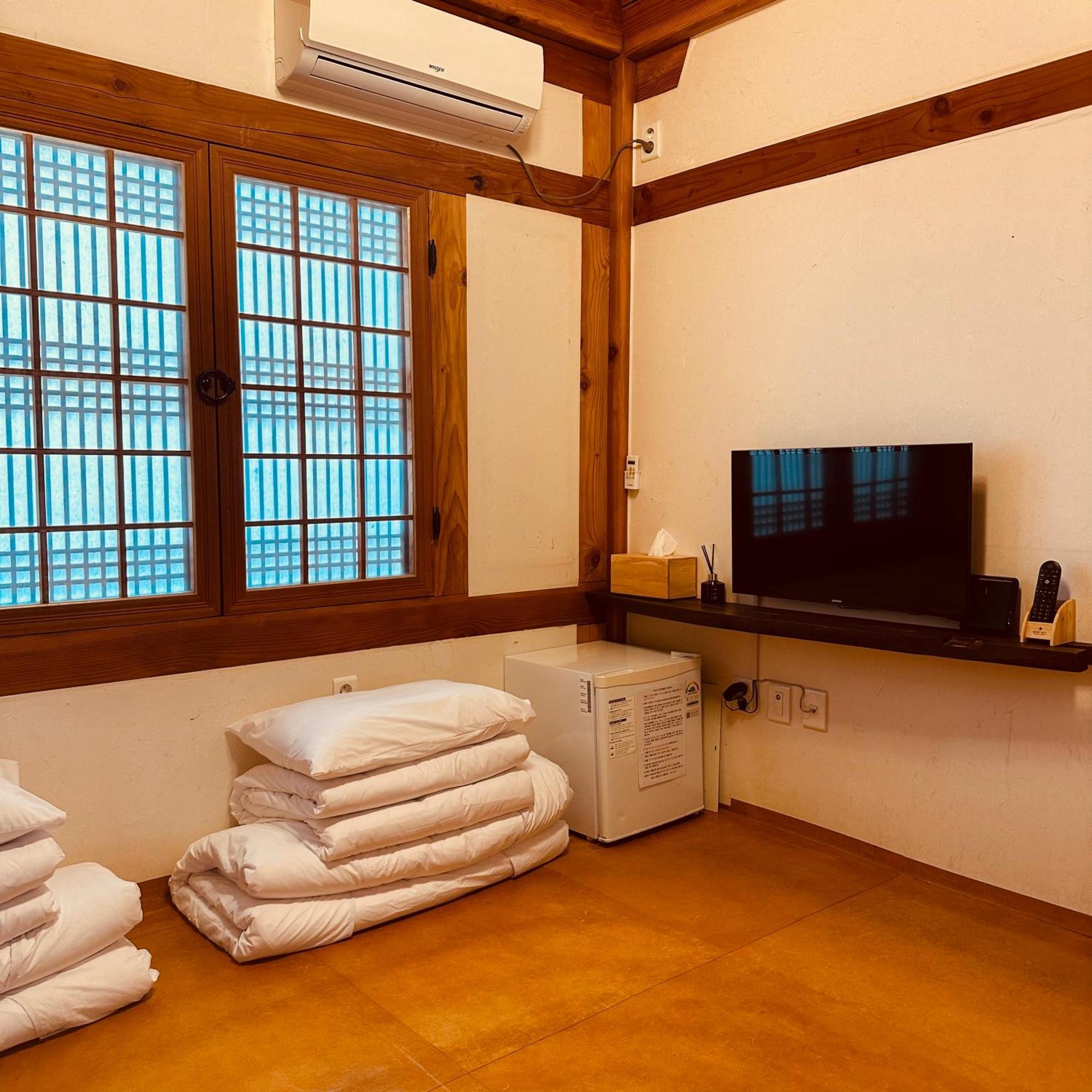 Jeonju Hanok Village Deoksugung Ngoại thất bức ảnh