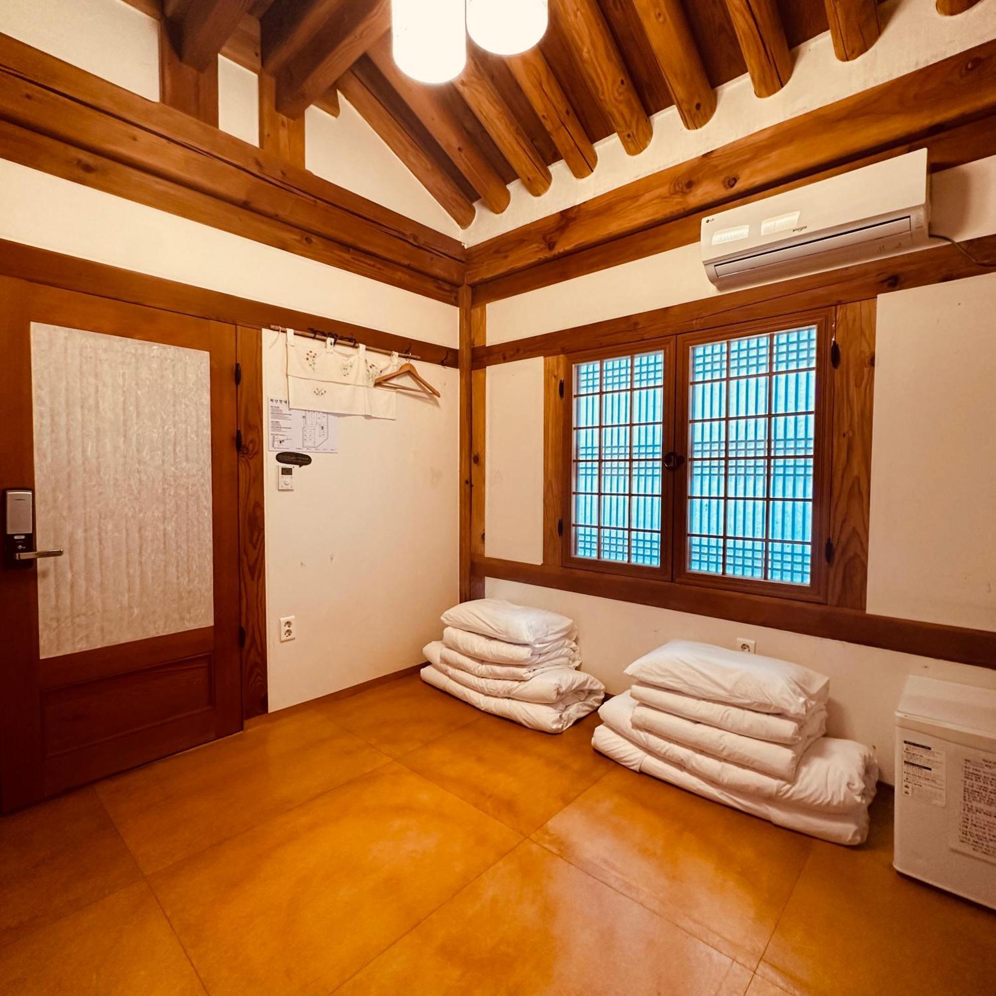 Jeonju Hanok Village Deoksugung Ngoại thất bức ảnh