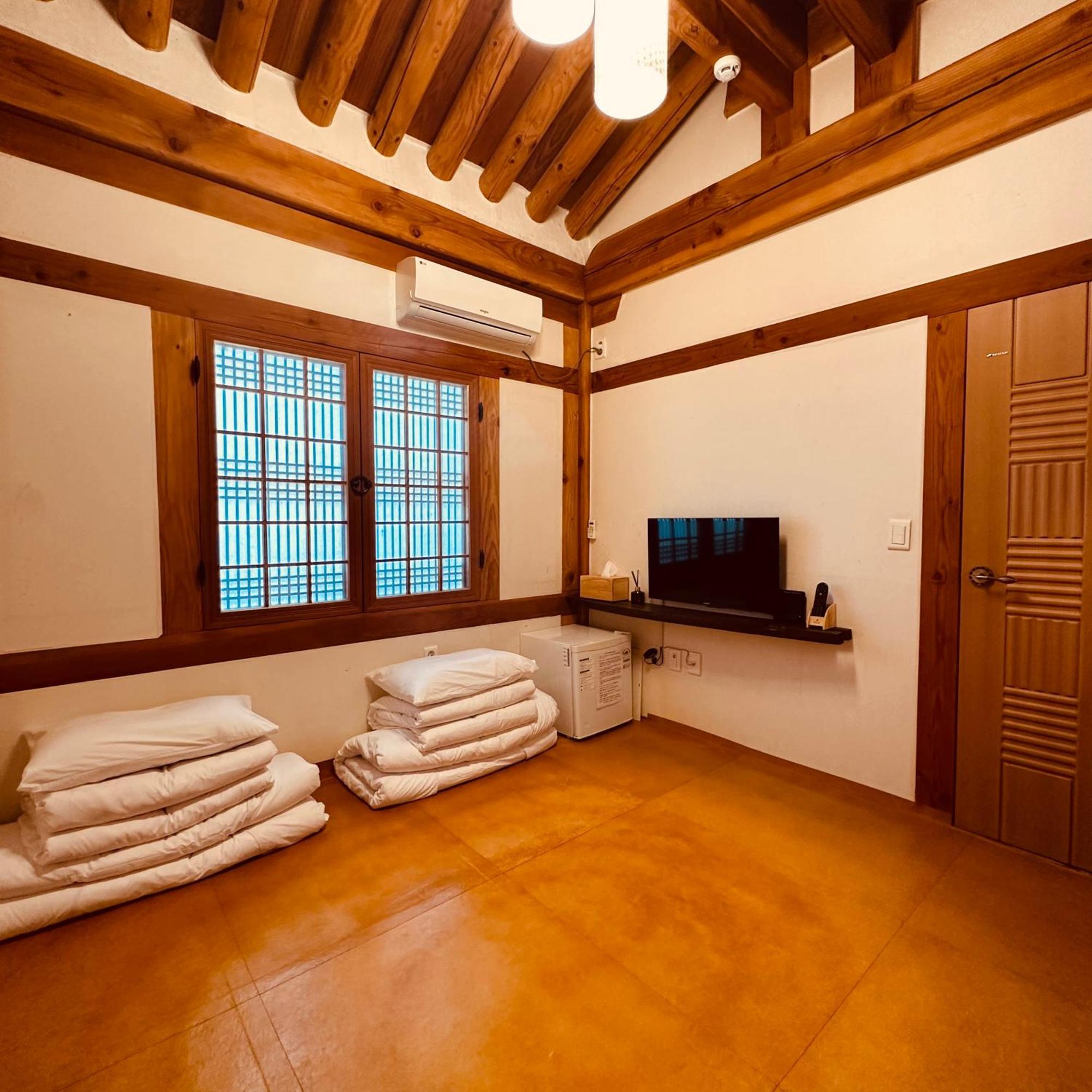 Jeonju Hanok Village Deoksugung Ngoại thất bức ảnh