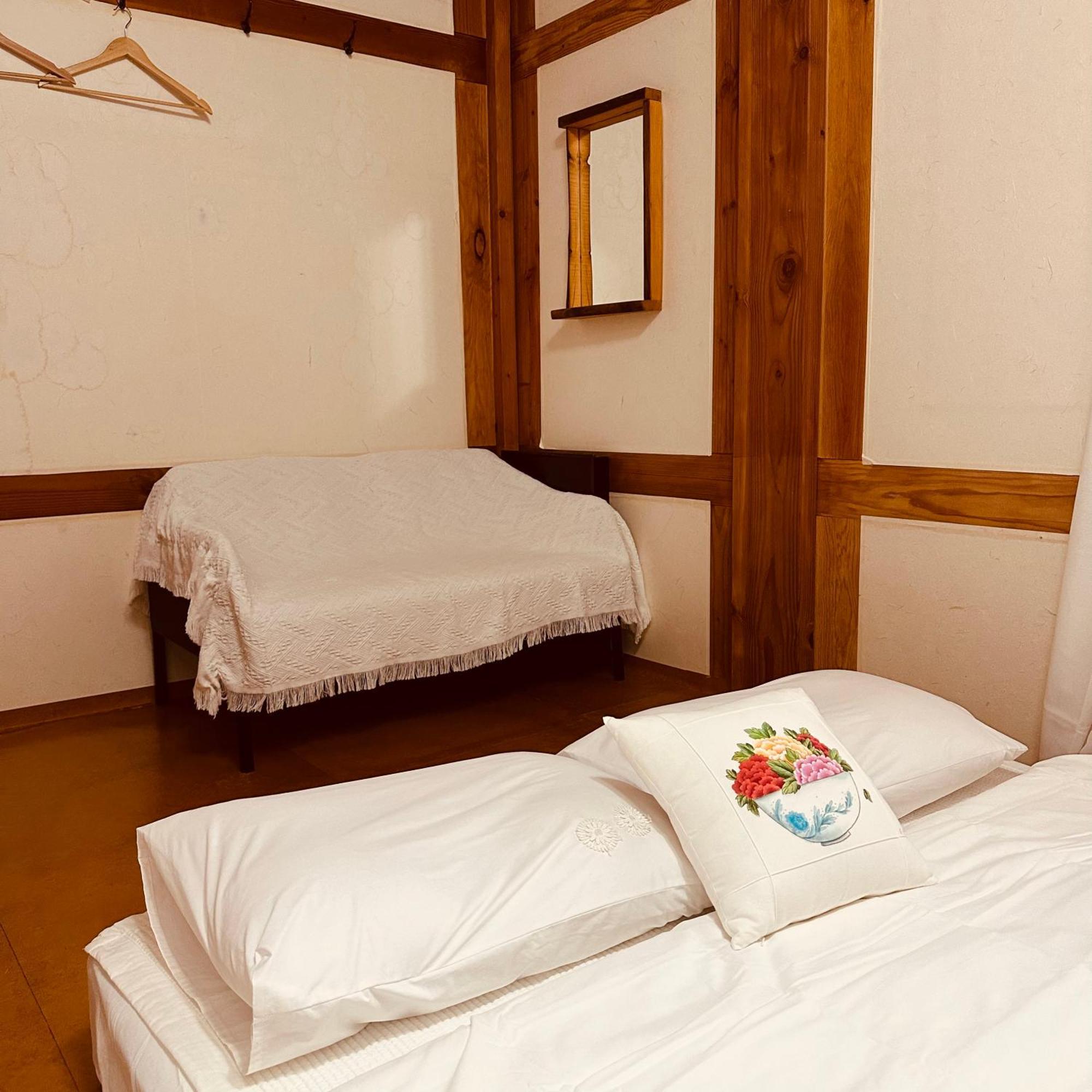Jeonju Hanok Village Deoksugung Ngoại thất bức ảnh