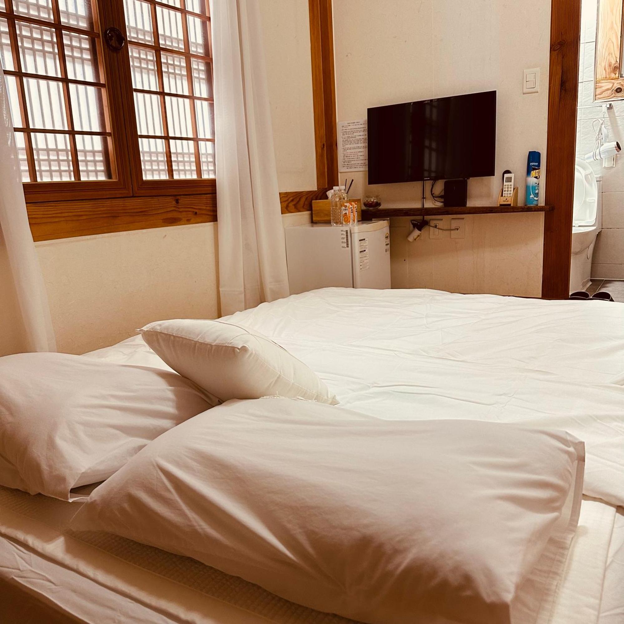 Jeonju Hanok Village Deoksugung Ngoại thất bức ảnh