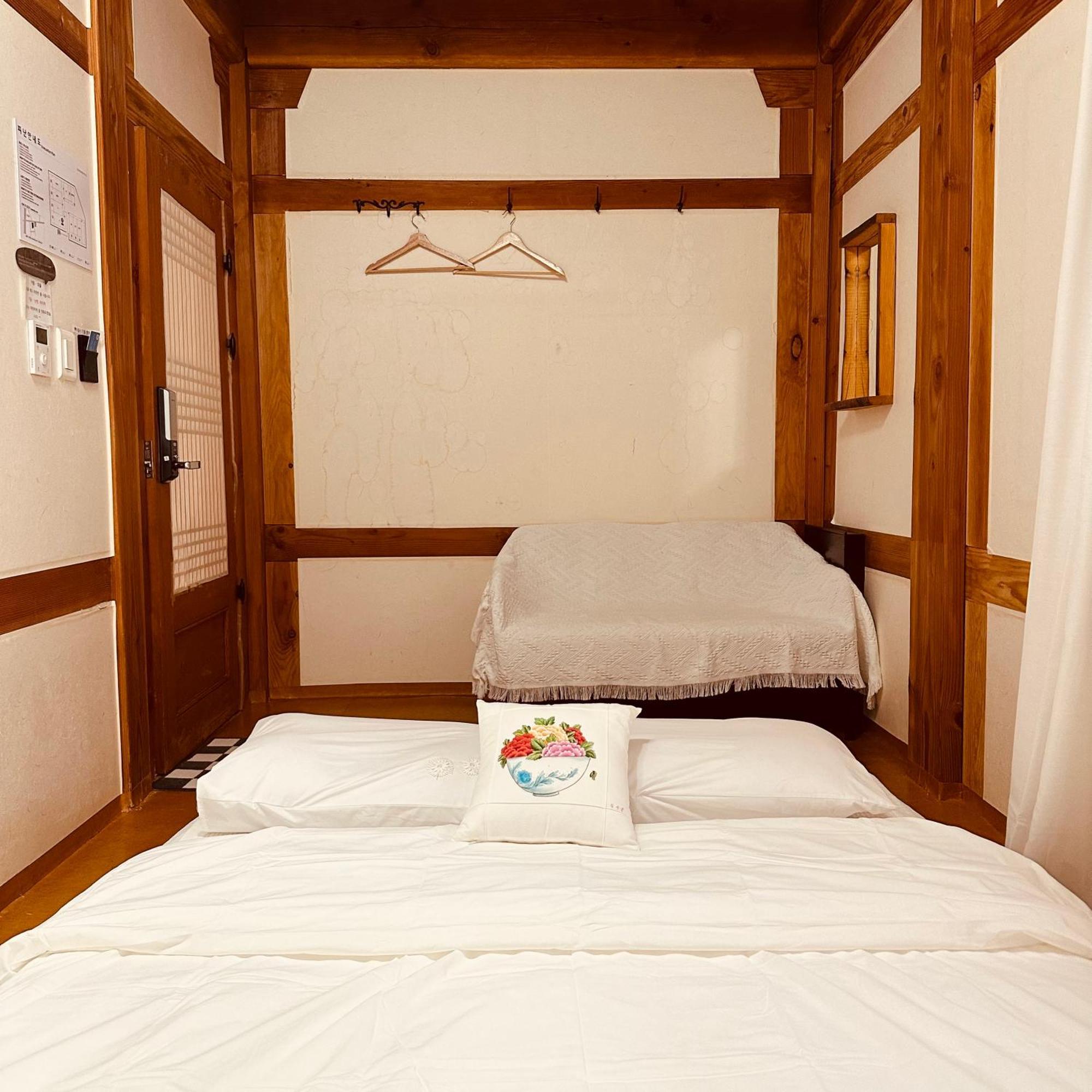 Jeonju Hanok Village Deoksugung Ngoại thất bức ảnh