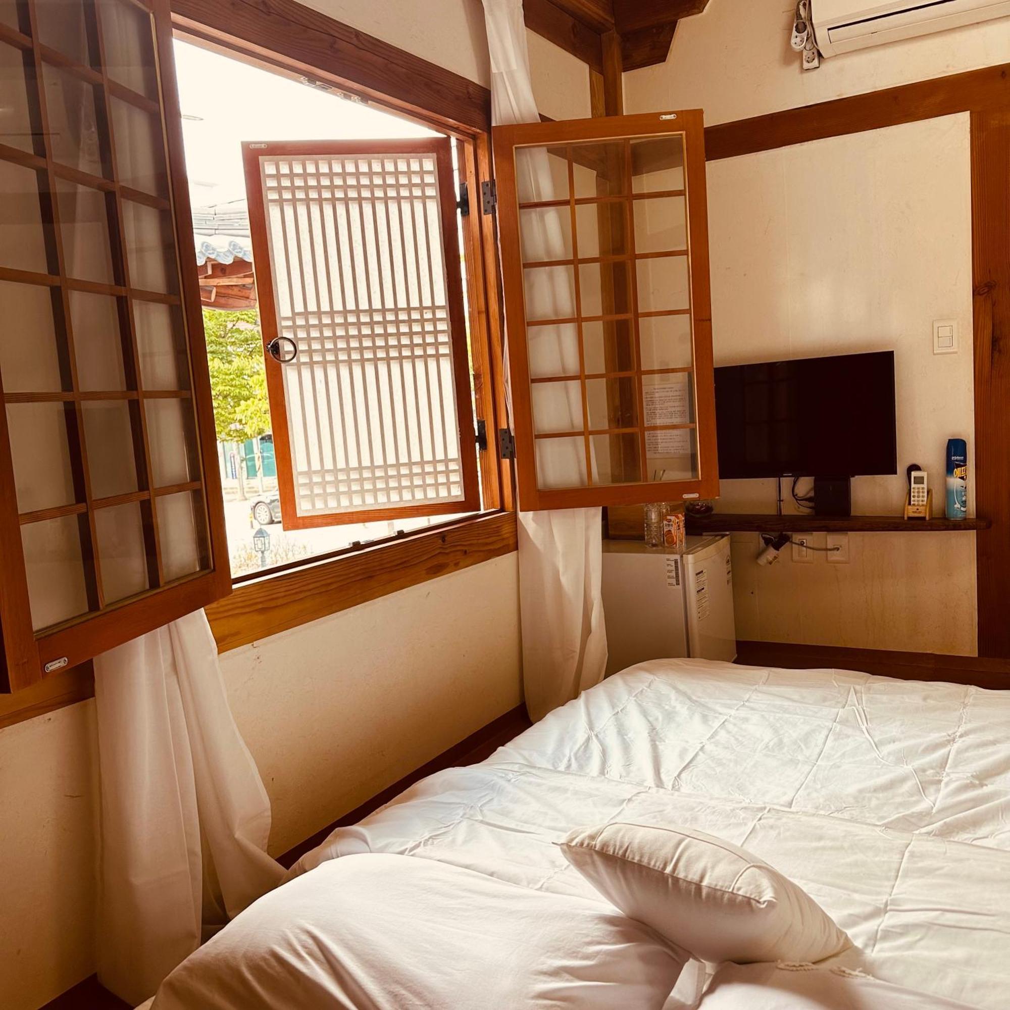 Jeonju Hanok Village Deoksugung Ngoại thất bức ảnh