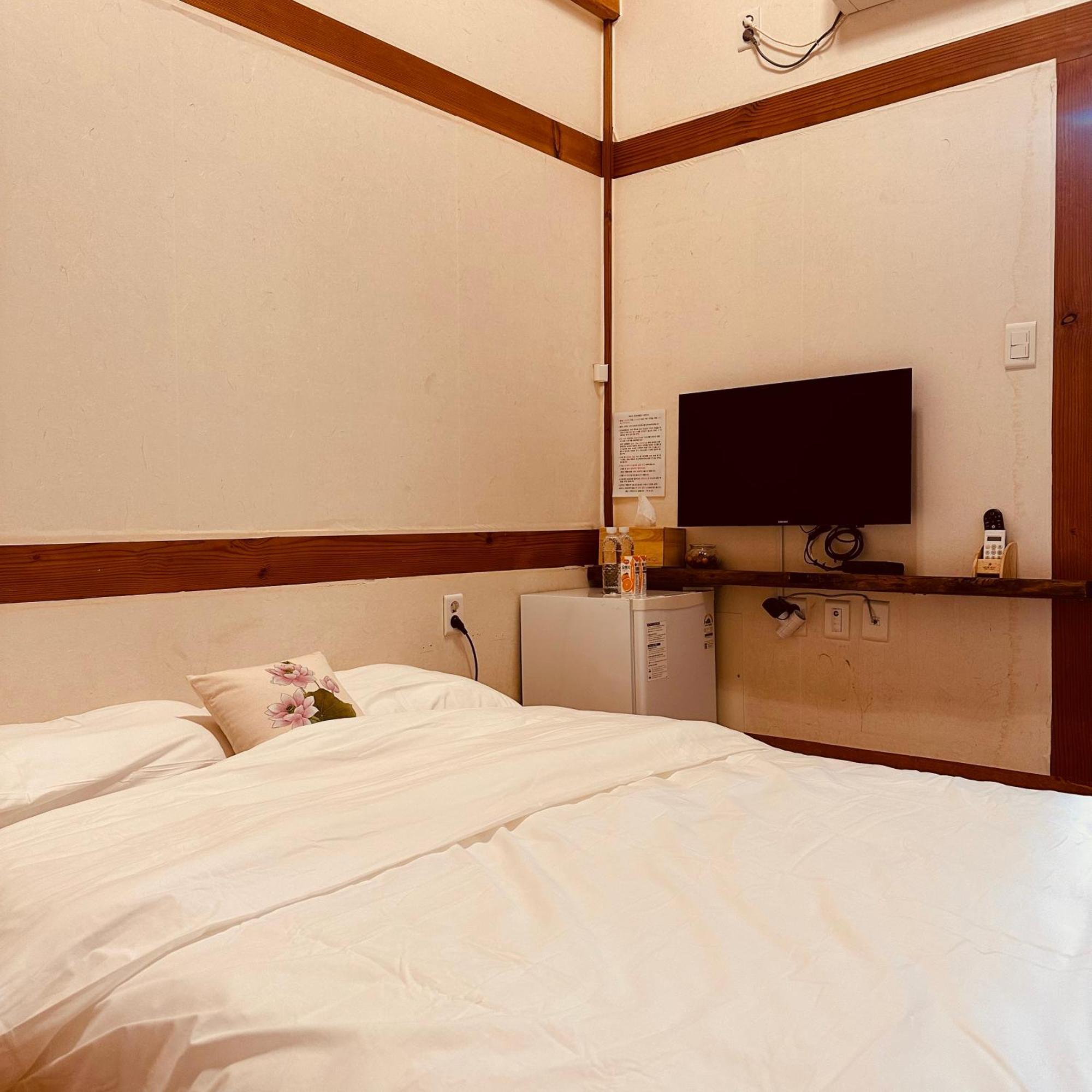 Jeonju Hanok Village Deoksugung Ngoại thất bức ảnh