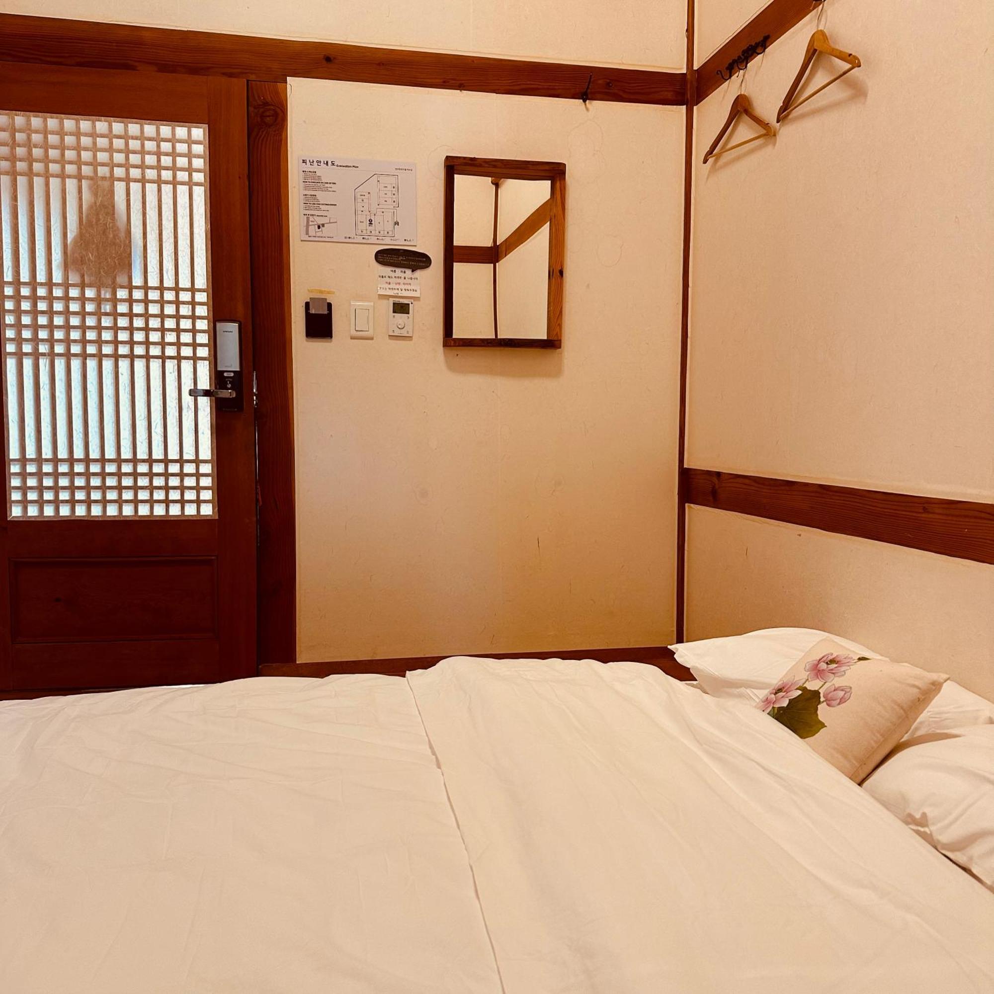 Jeonju Hanok Village Deoksugung Ngoại thất bức ảnh