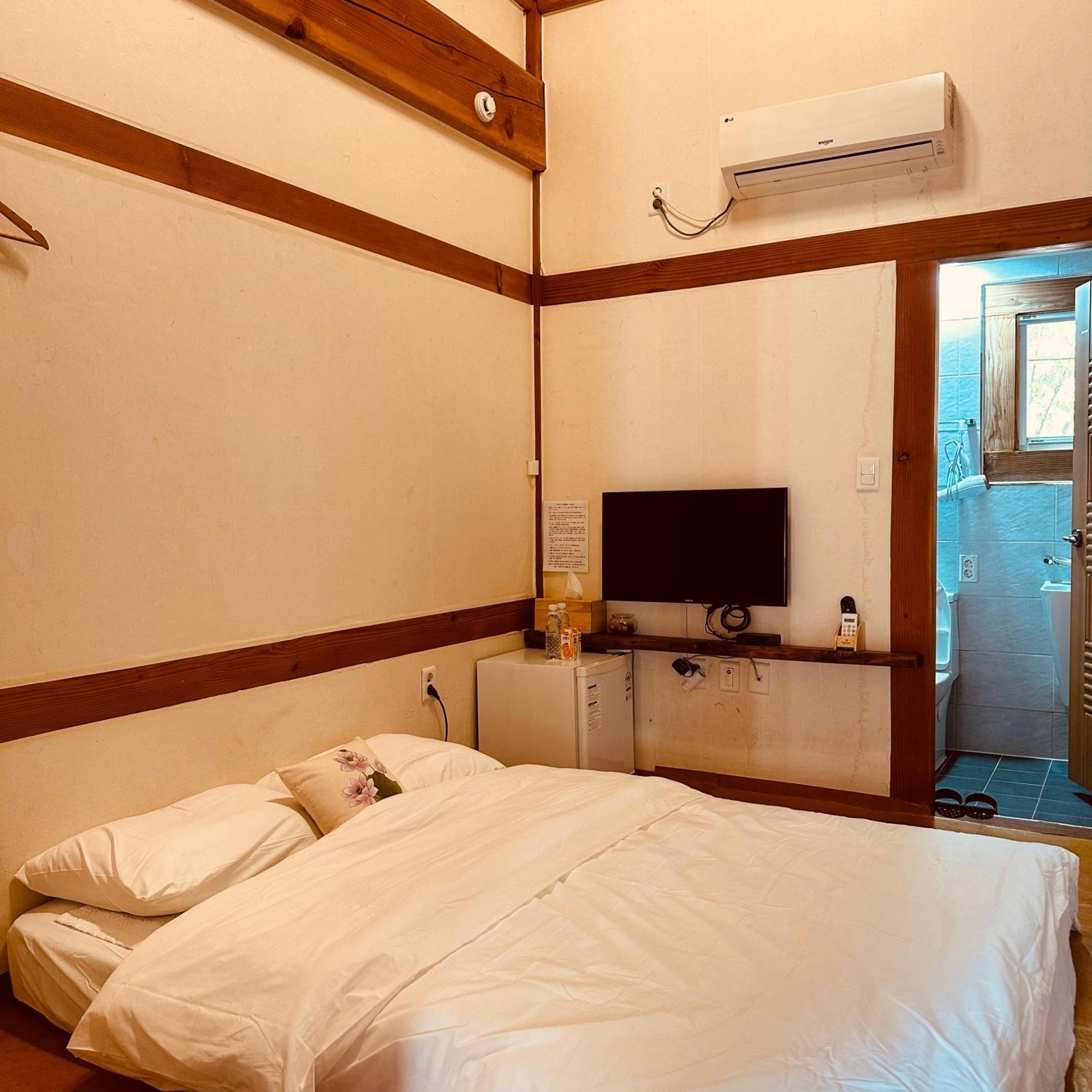 Jeonju Hanok Village Deoksugung Ngoại thất bức ảnh
