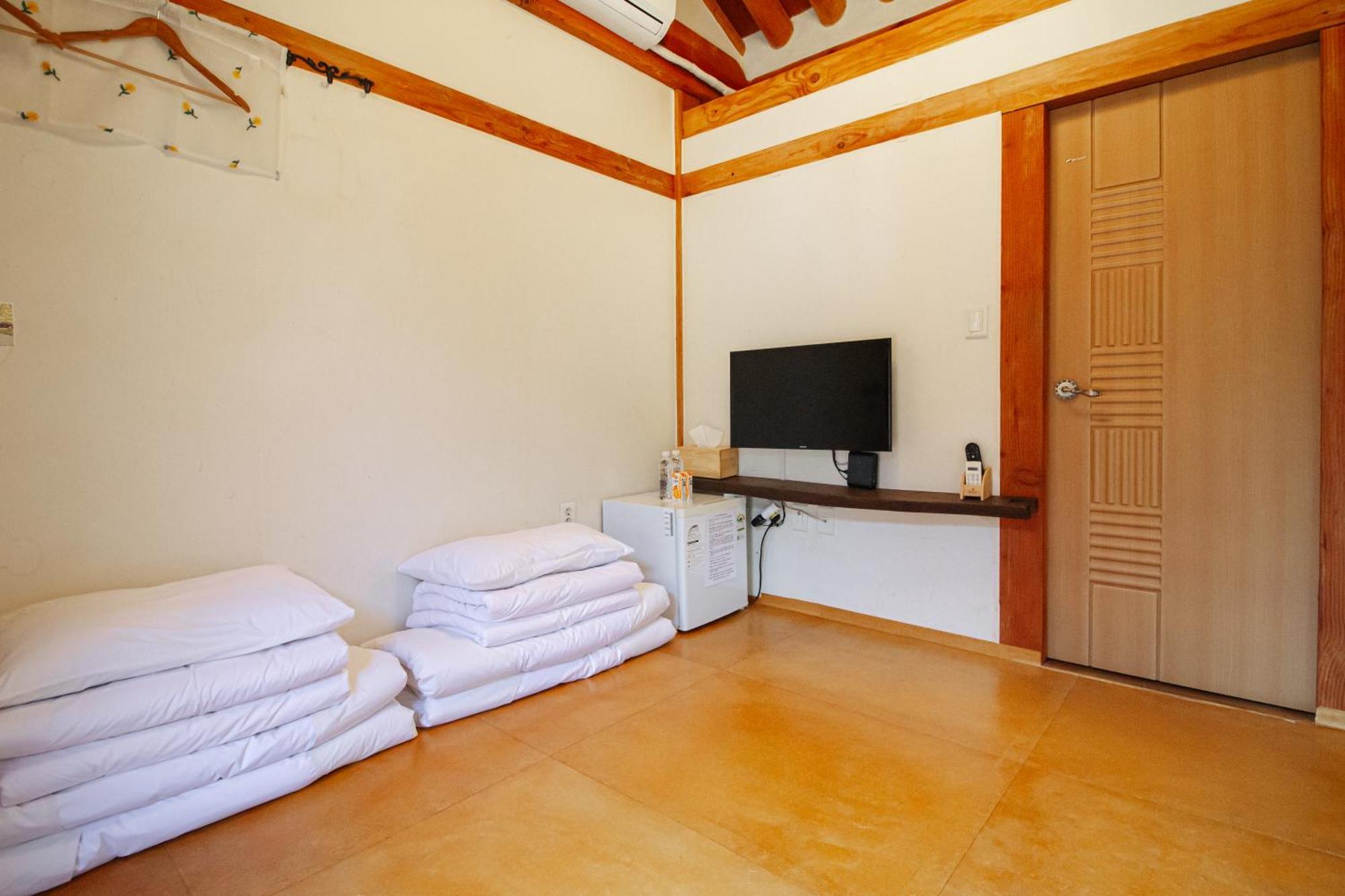 Jeonju Hanok Village Deoksugung Ngoại thất bức ảnh