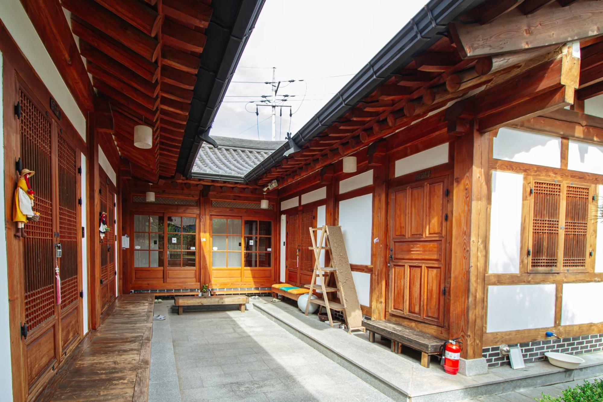 Jeonju Hanok Village Deoksugung Ngoại thất bức ảnh