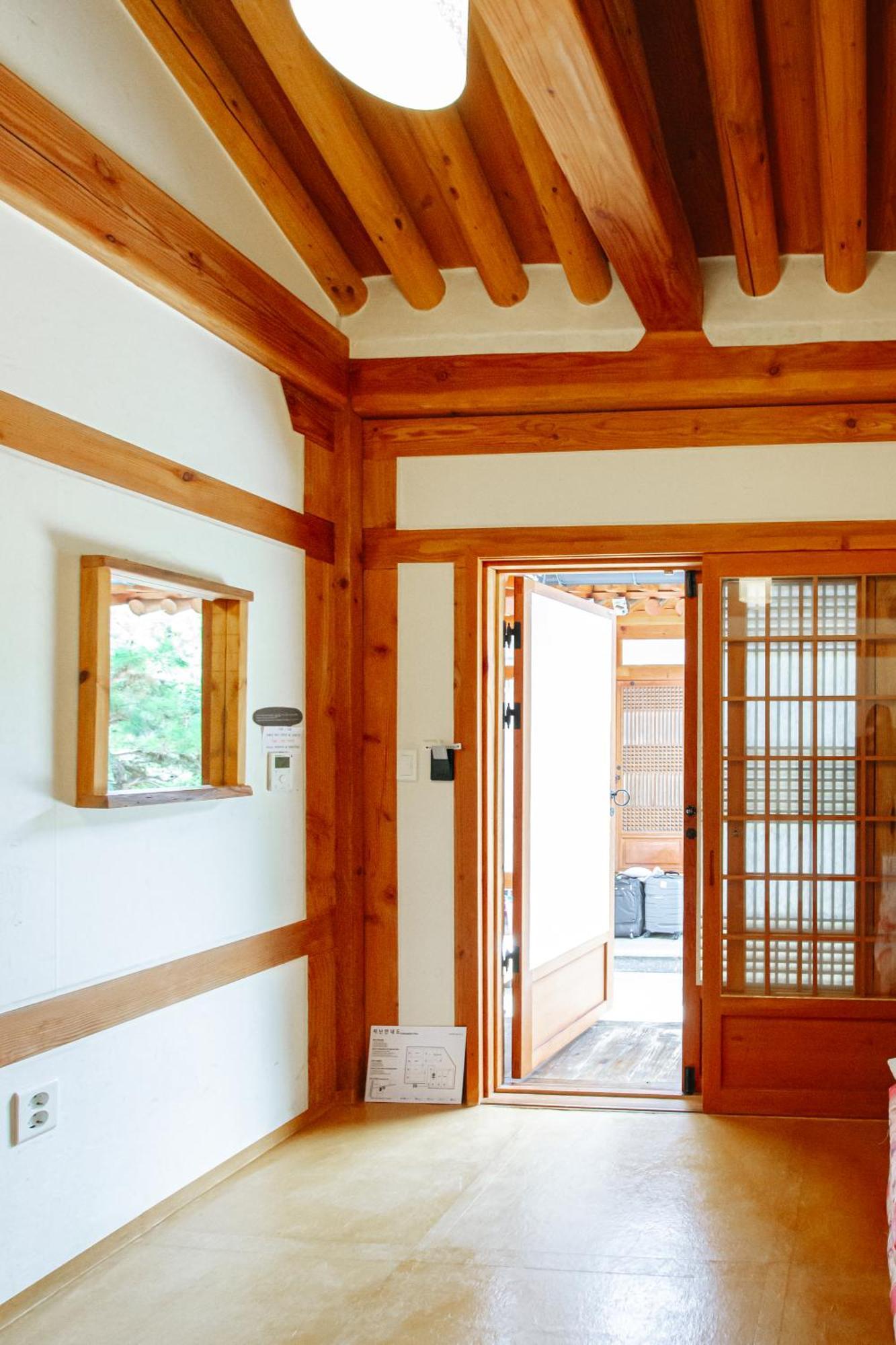 Jeonju Hanok Village Deoksugung Ngoại thất bức ảnh